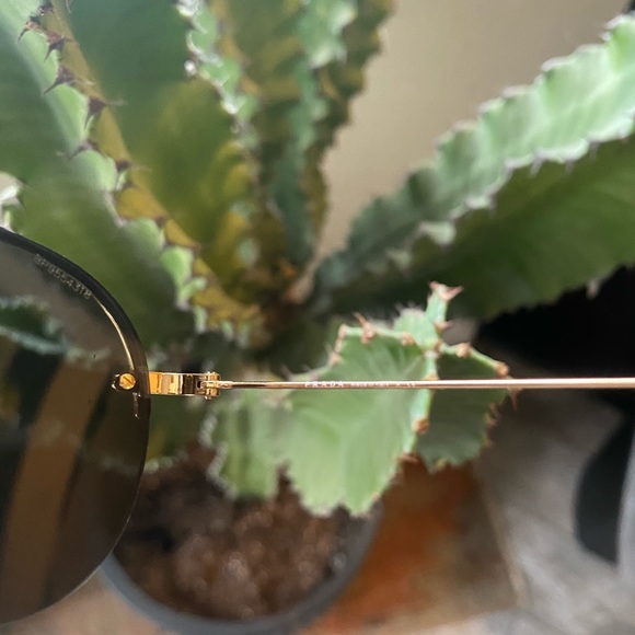 PRADA sunglasses - Picture 5 of 5